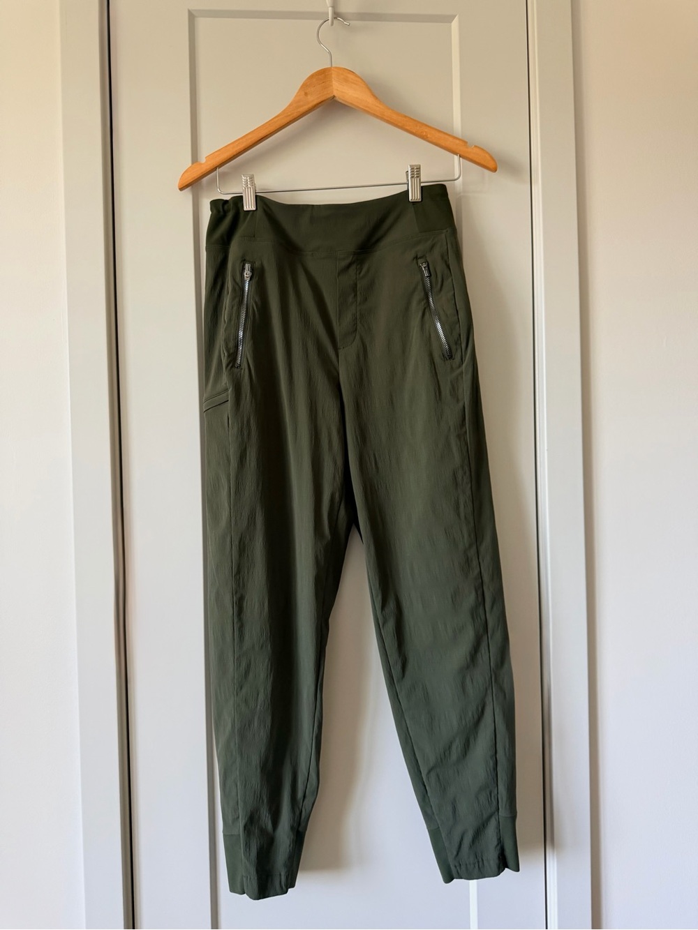 Athleta Trekkie North Women’s High Rise Jogger Pants Olive Green Size 4